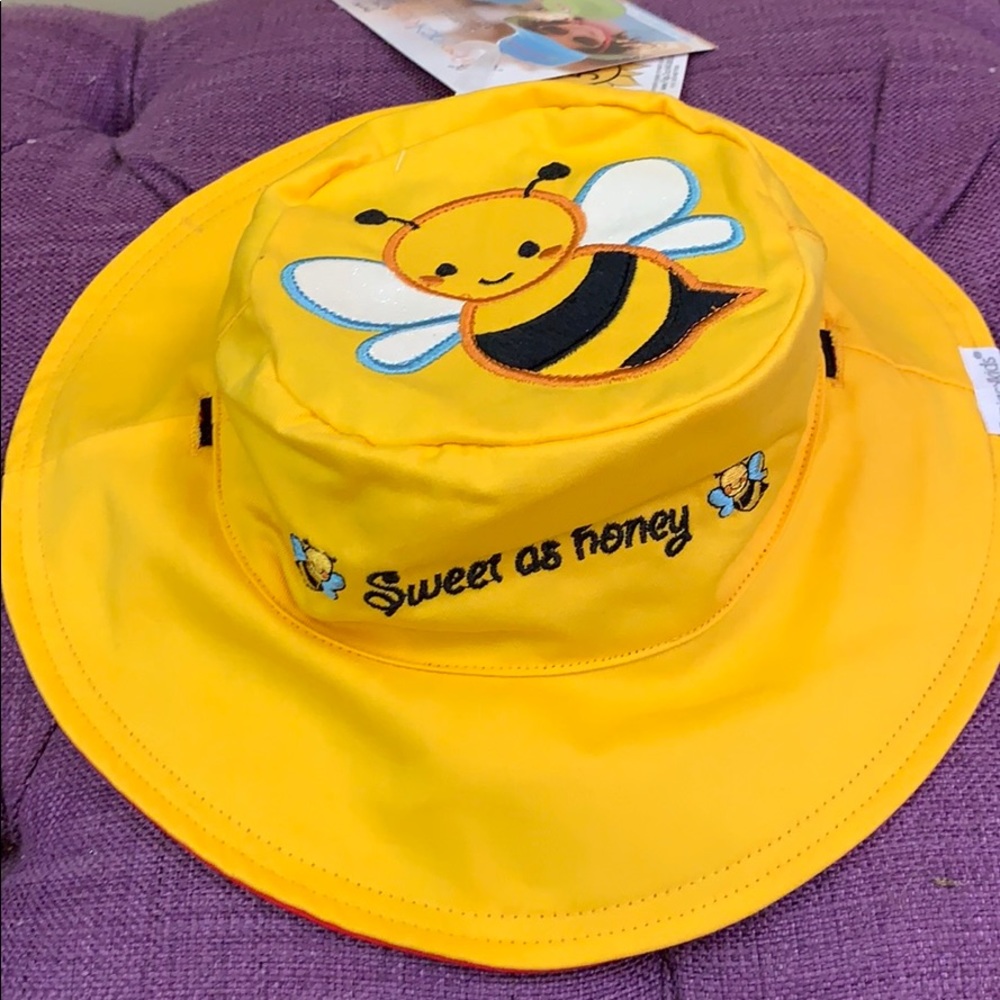 Reversible bucket hat